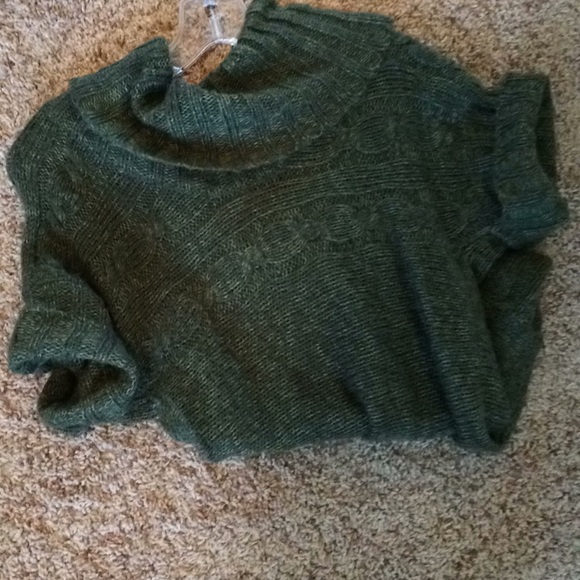Green Turtle Neck Sweater - Picture 2 of 3